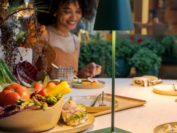 Como escolher a luminária de mesa ideal para ambientes compactos e estilosos