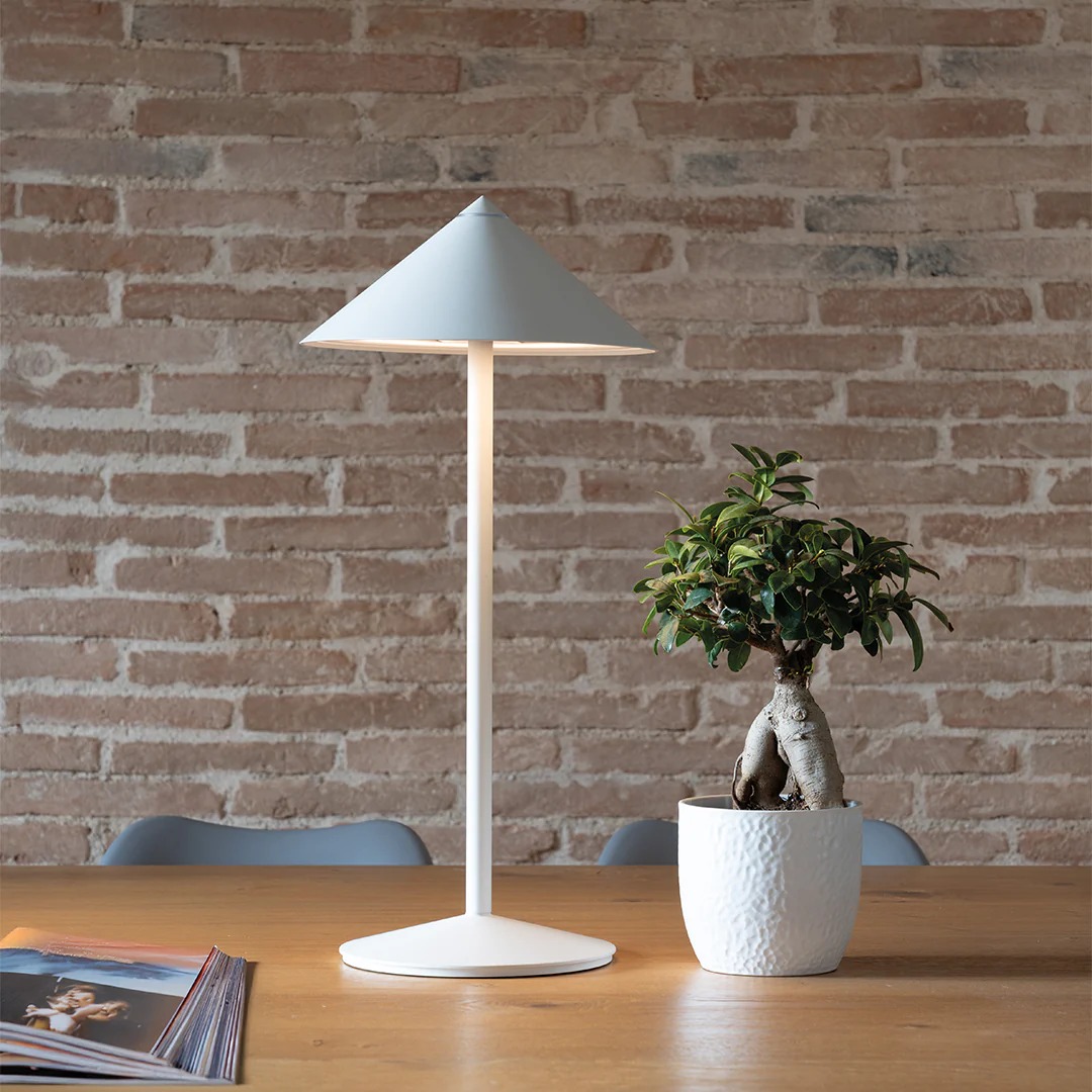 Mergulhe no mundo das luminárias: Descubra a melhor opção para o seu escritório
