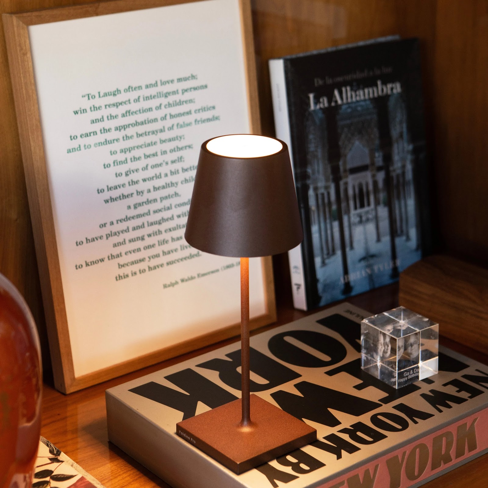 Iluminando Seu Mundo: Como Escolher Luminárias de Mesa, Luminárias Externas Solares e Luminárias de Escritório