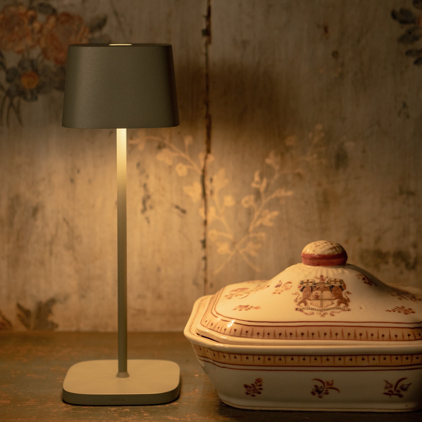 Como Adaptar a Tecnologia à Decoração: O Uso do Abajur Sem Fio