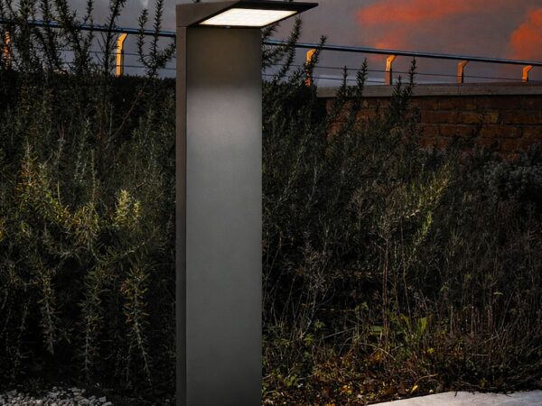 Levando Conforto e Estilo ao Seu Jardim com a Luminária Externa Solar